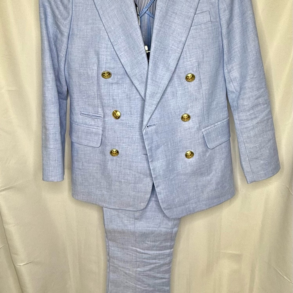 Women’s light blue linen double-breasted pants and blazer